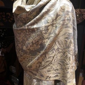 Vintage style paisley pashmina shawl